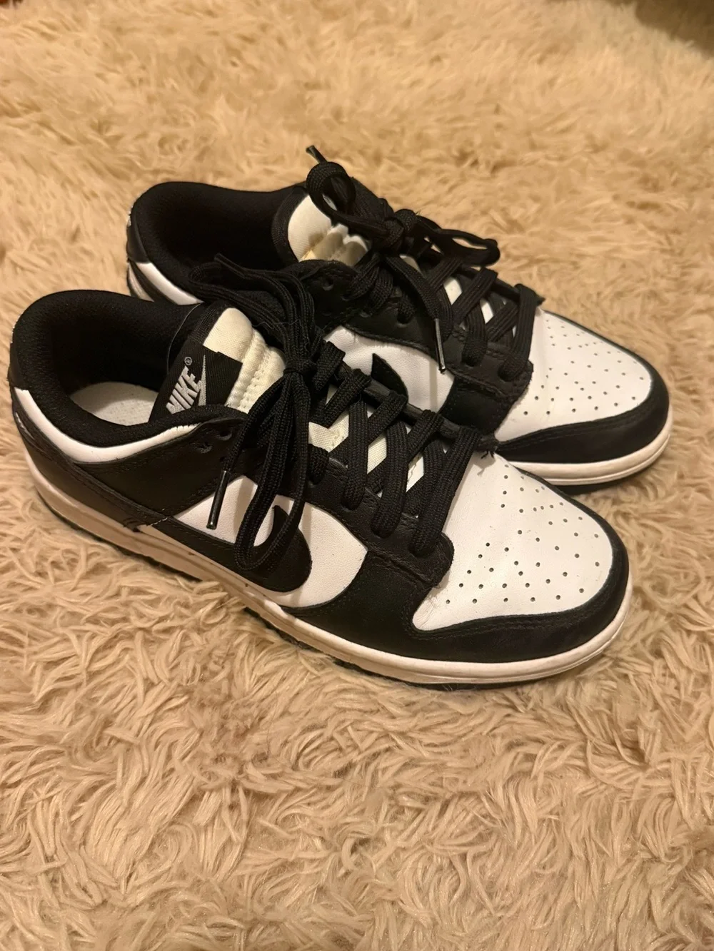 Nike Black and White Dunks Sz 7